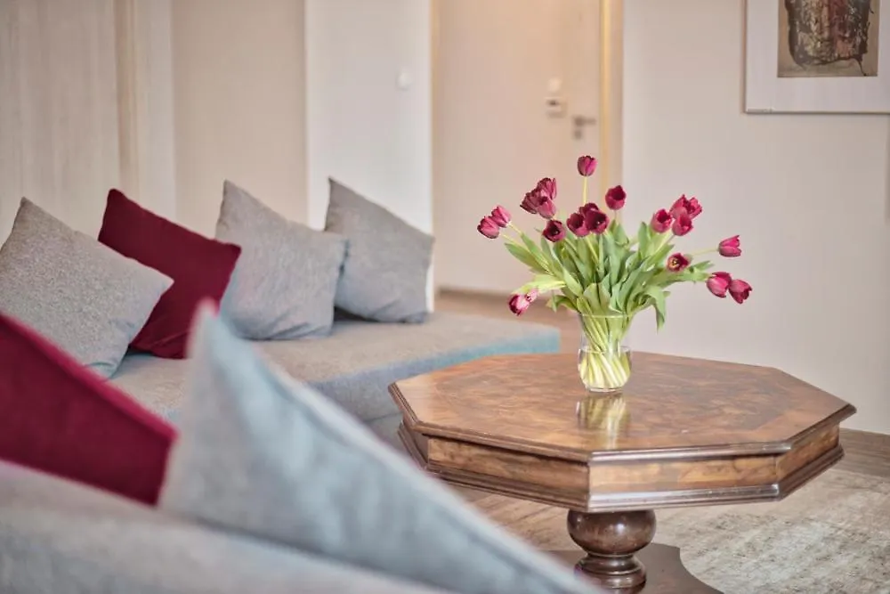 Family Apartment By Tyzenhauz كراكوفيا 0*,